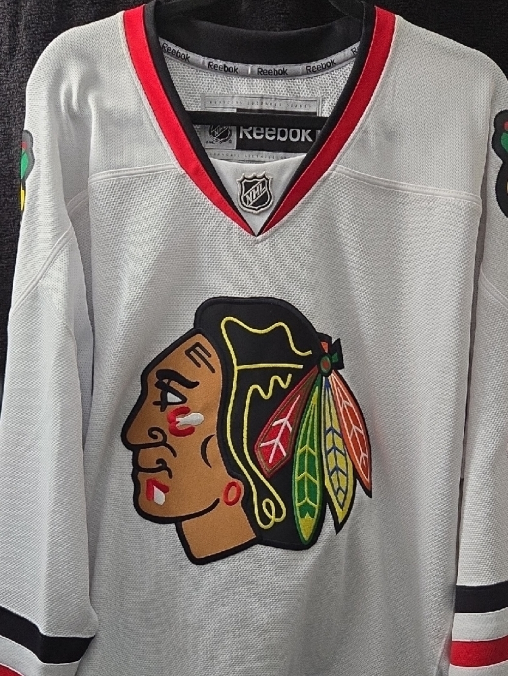 Reebok White Black & Red Chicago Blackhawks Corey Crawford #50 Hockey Jersey - Picture 2 of 3